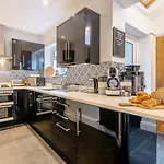3 Bed In Oc-w1018